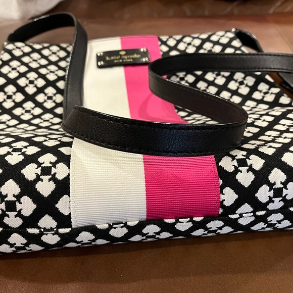 Kate Spade Crossbody black, off white, and pink striped. With dusting bag - Picture 8 of 12